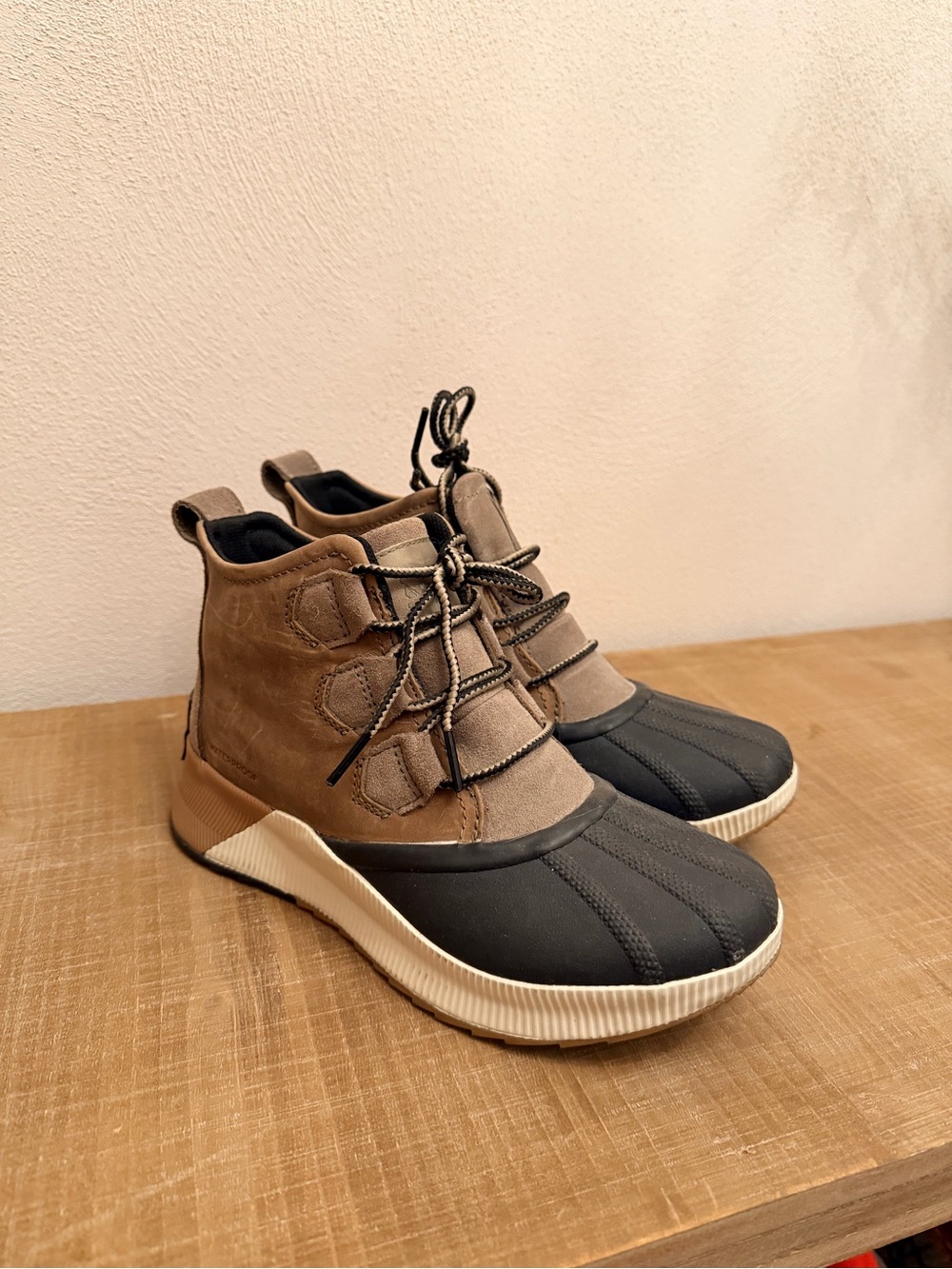 Sorel Women's Brown and Black Duck-Style Ankle Boots
